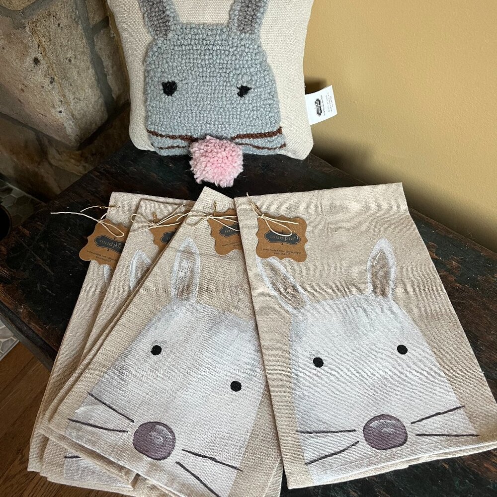 NWT  MUD PIE Painted Bunny Hand Towels Set of 2